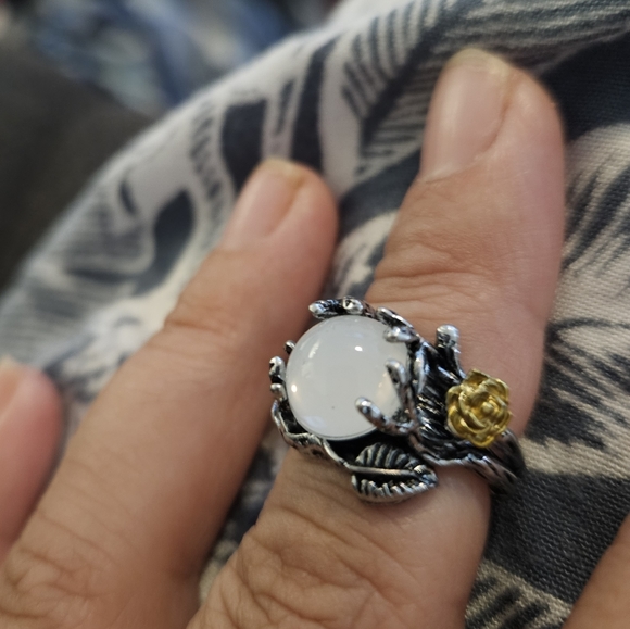 Beautiful ring - Picture 4 of 7